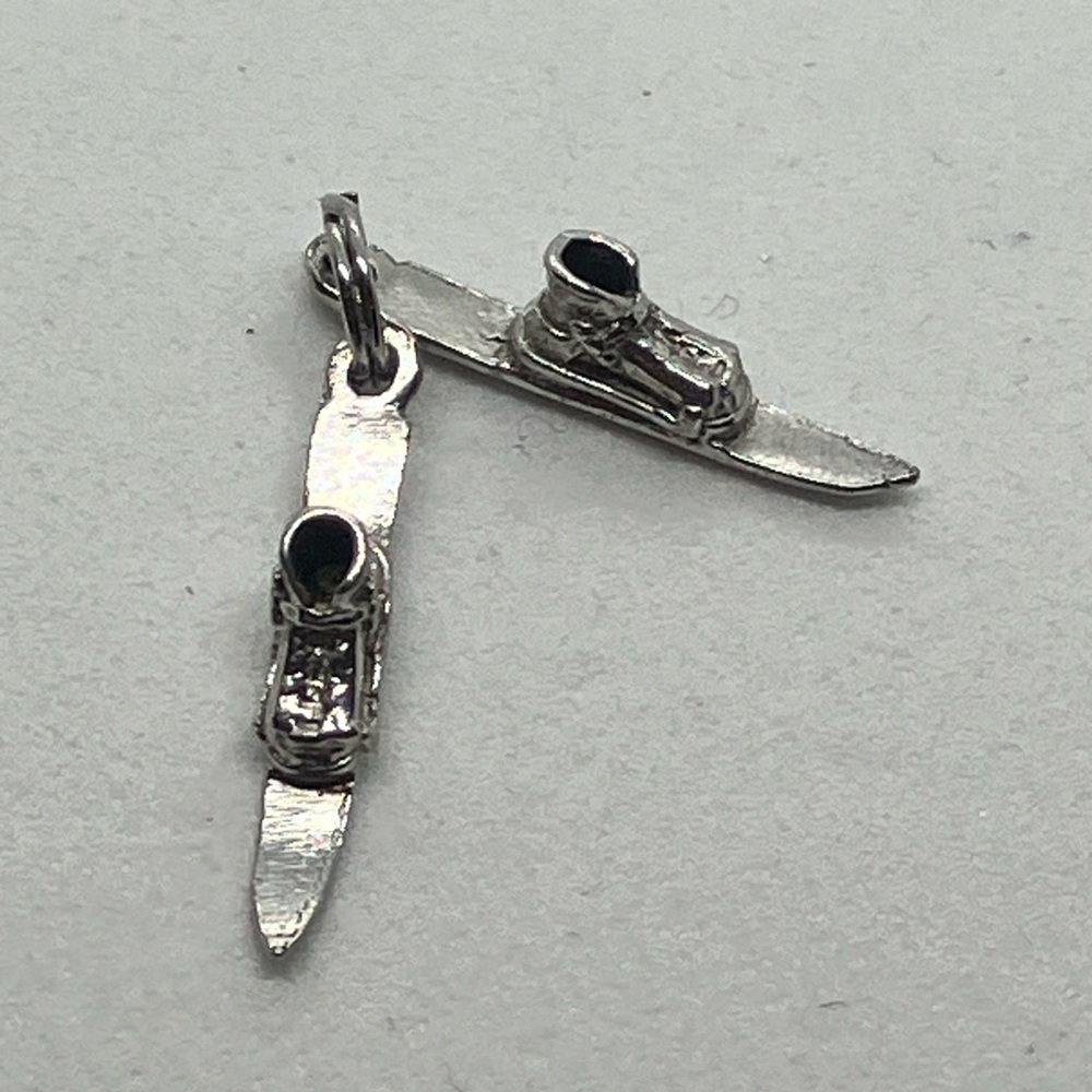 Vtg 925 Sterling Silver Pair Of Skis Ski Skiing Charm / Pendant